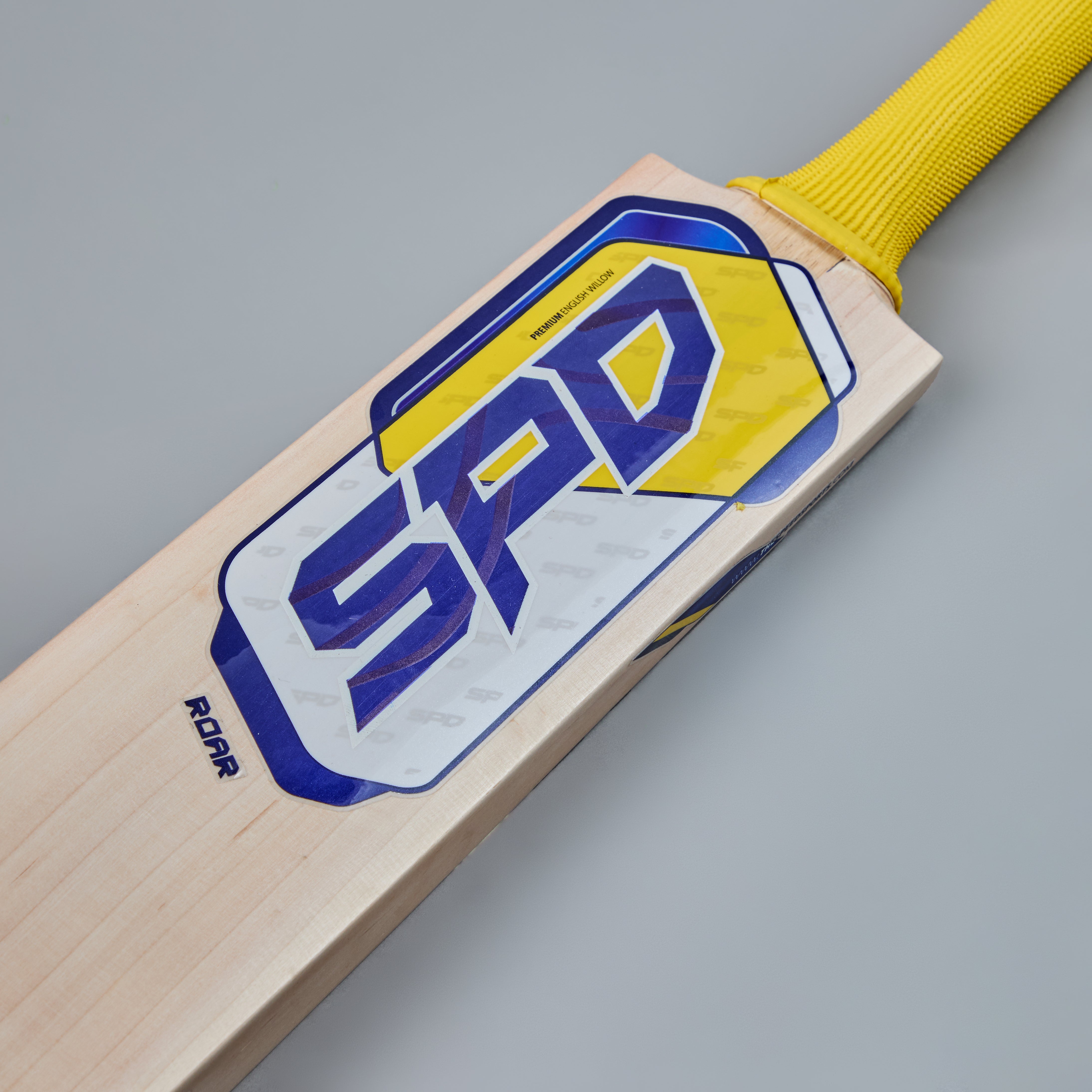 ROAR CRICKET BAT